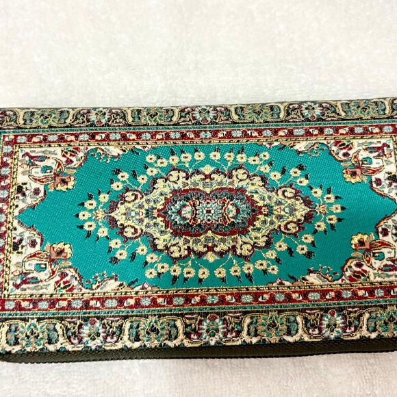 12-pocket Patterned Wallet - Picture 2 of 3